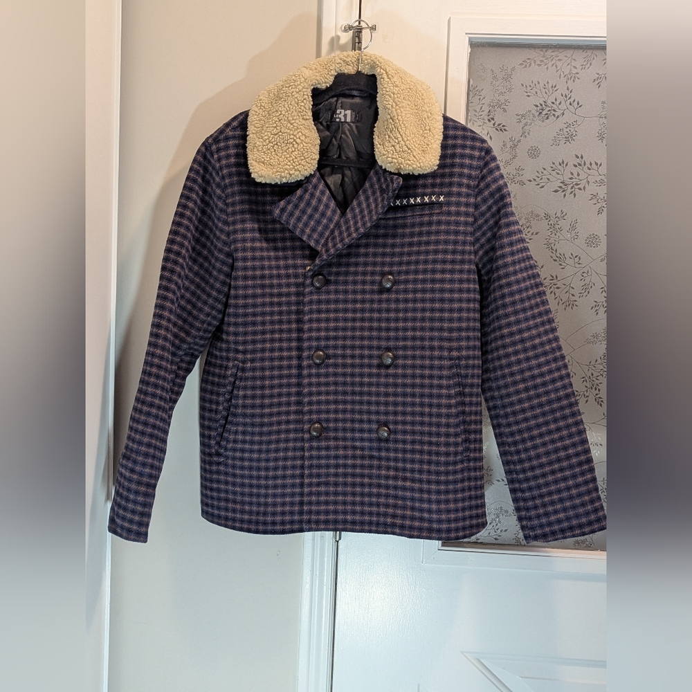 Le 31 Exclusive Simons. Men's Navy and Black plaid Pea Coat with Cream Collar.